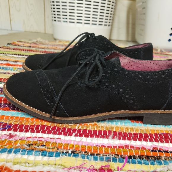 Shoes - Picture 5 of 8